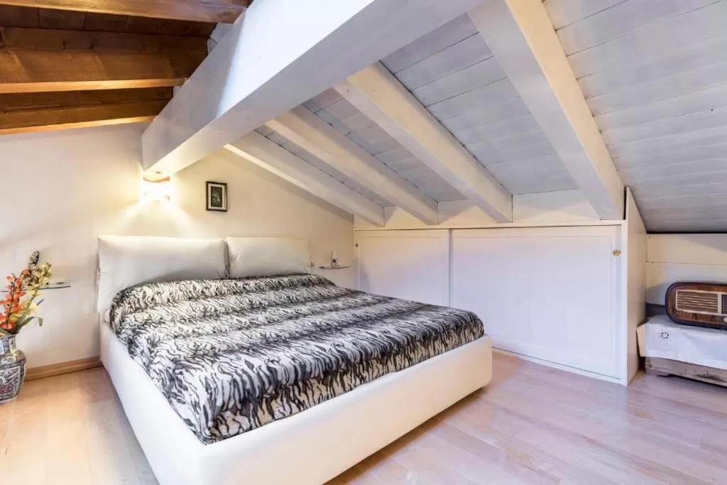 Casa Vacanze Rosalba Ferrara di Monte Baldo Εξωτερικό φωτογραφία